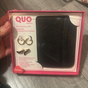 Quo Black Card Holder & Earring Accessory Set